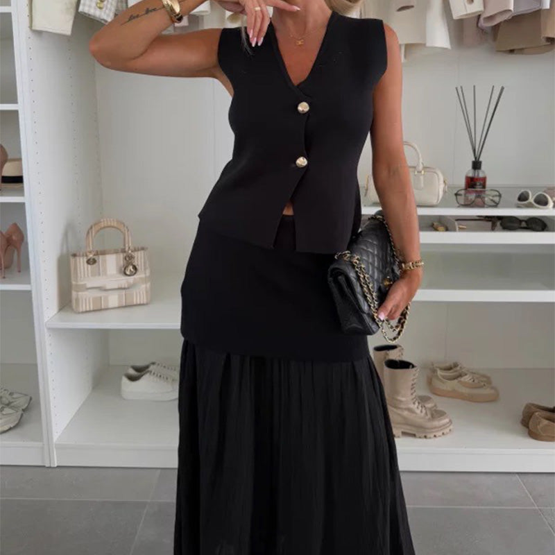 Damen-Set aus Strickweste mit Goldknöpfen und Rock